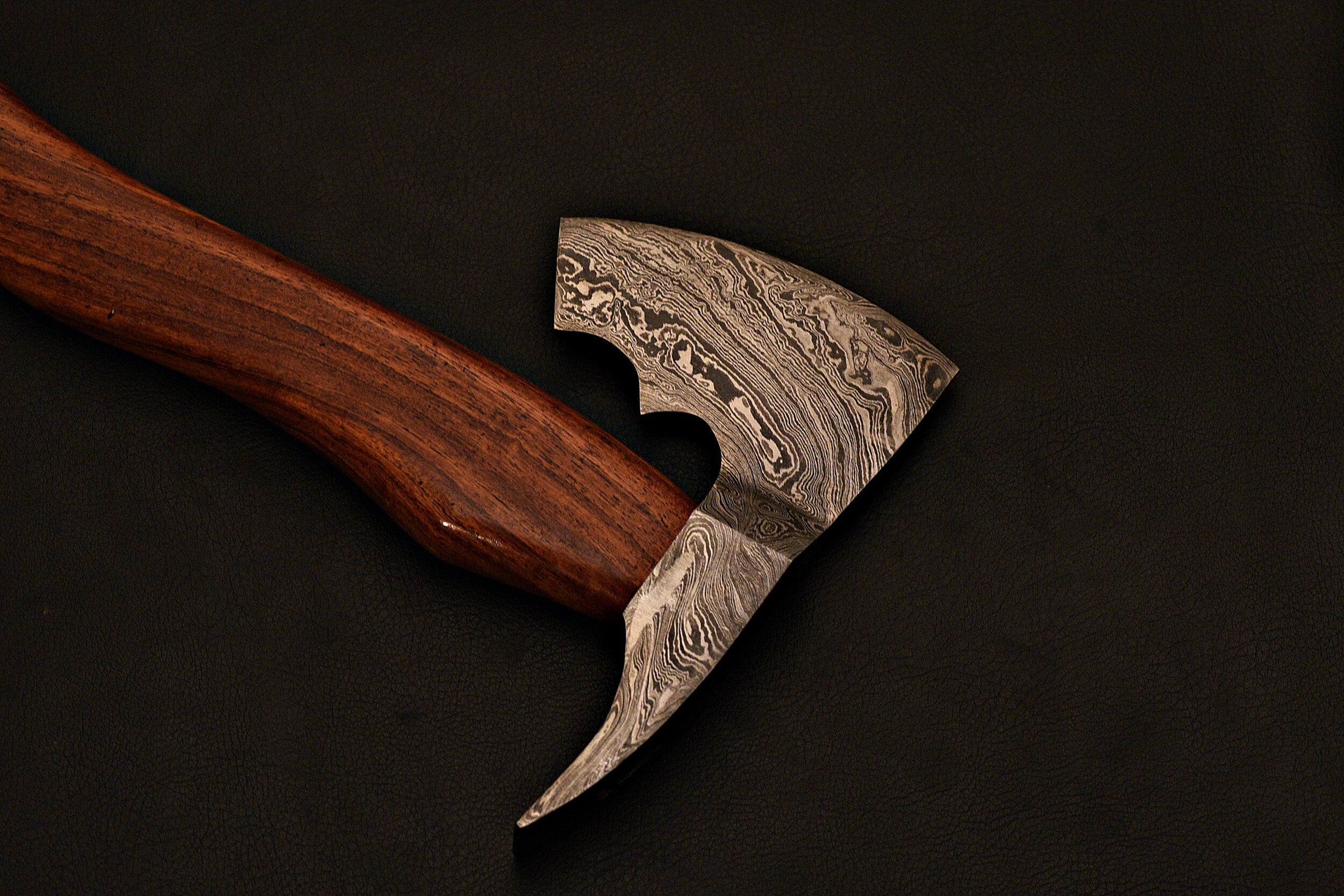 Handmade Damascus Steel Tomahawk/Axe / Aaro Axe / Hatchet / Axe With Rose Wood